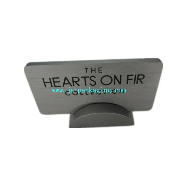 Grå akryl navneskilt