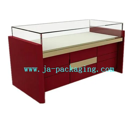 Red Wooden Showcase med skap og skuffer