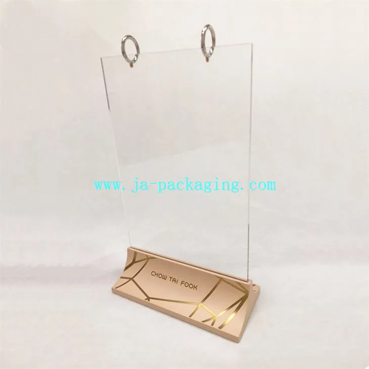 Et 4  skrivebord som viser stativ for kalender / reklame